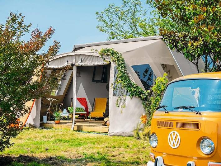 Camping Les Bords de Loue - Safarizelt 4 personen - Coco Chrono 20m² - 2 Zimmer mit Sanitäranlagen 1/4 pers. in Parcey, Jura