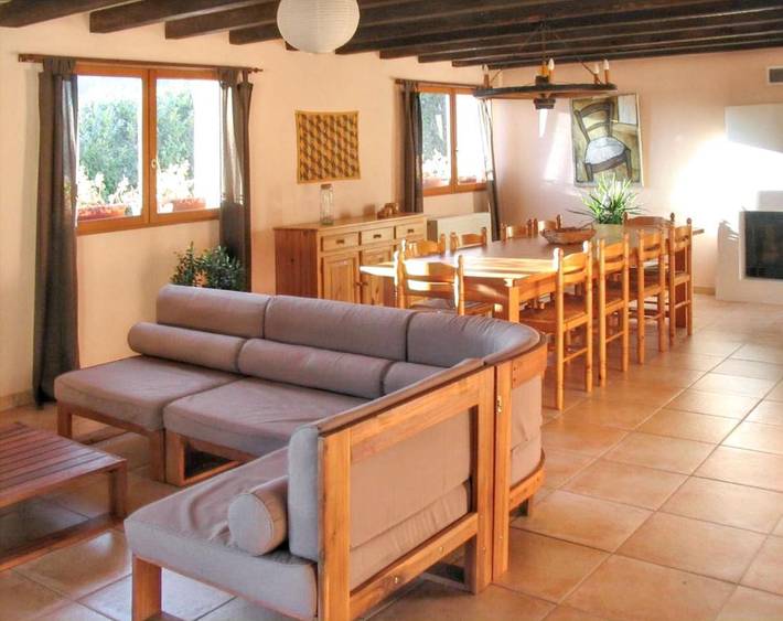 Location de vacances pour 10 personnes, avec terrasse ainsi que jardin et piscine à Rocher - 4