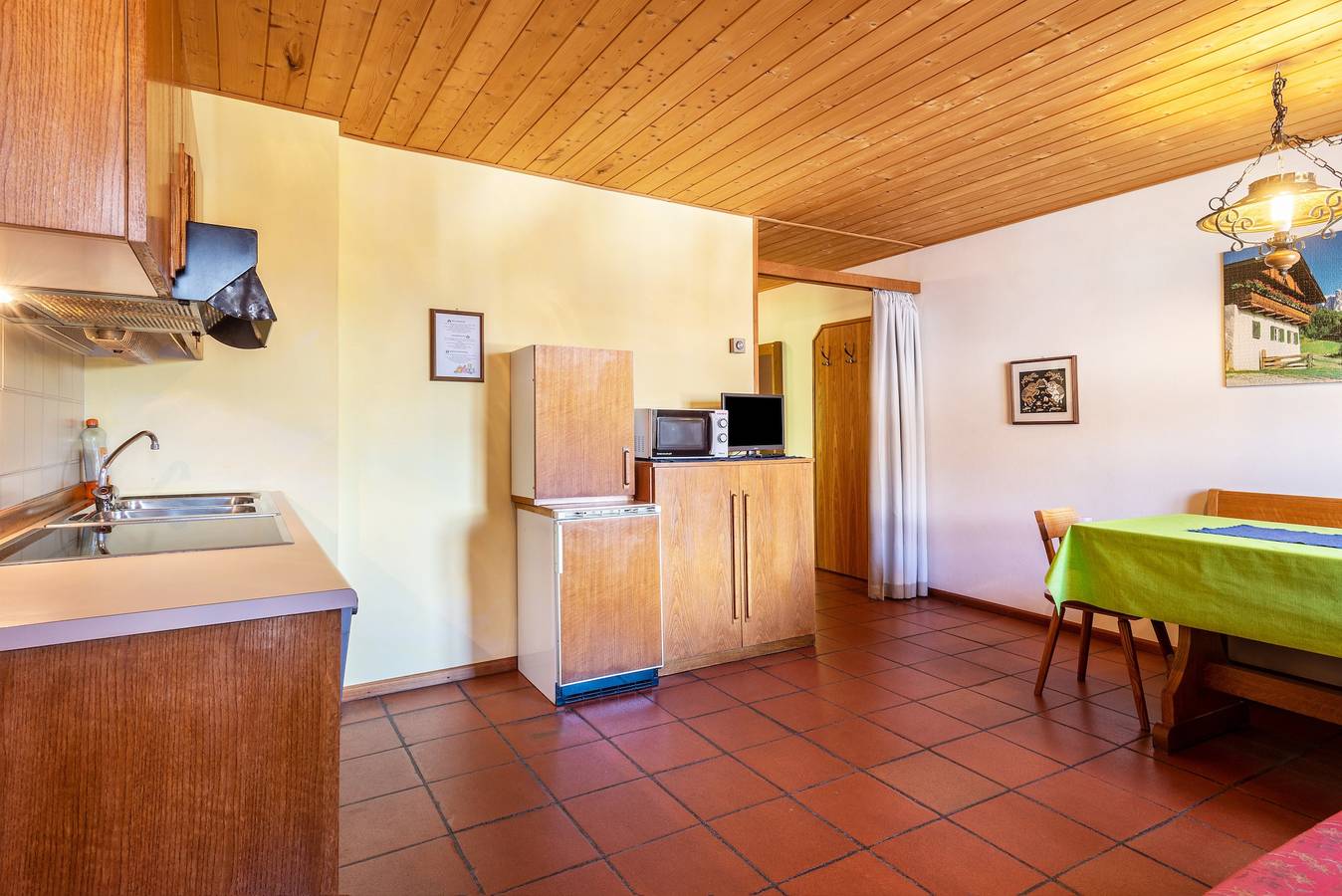 Appartamento intero, Appartamento 103 della Pension Sonia con vista sulle montagne, giardino e Wi-Fi in Santa Maddalena (Valle Isarco), Funes