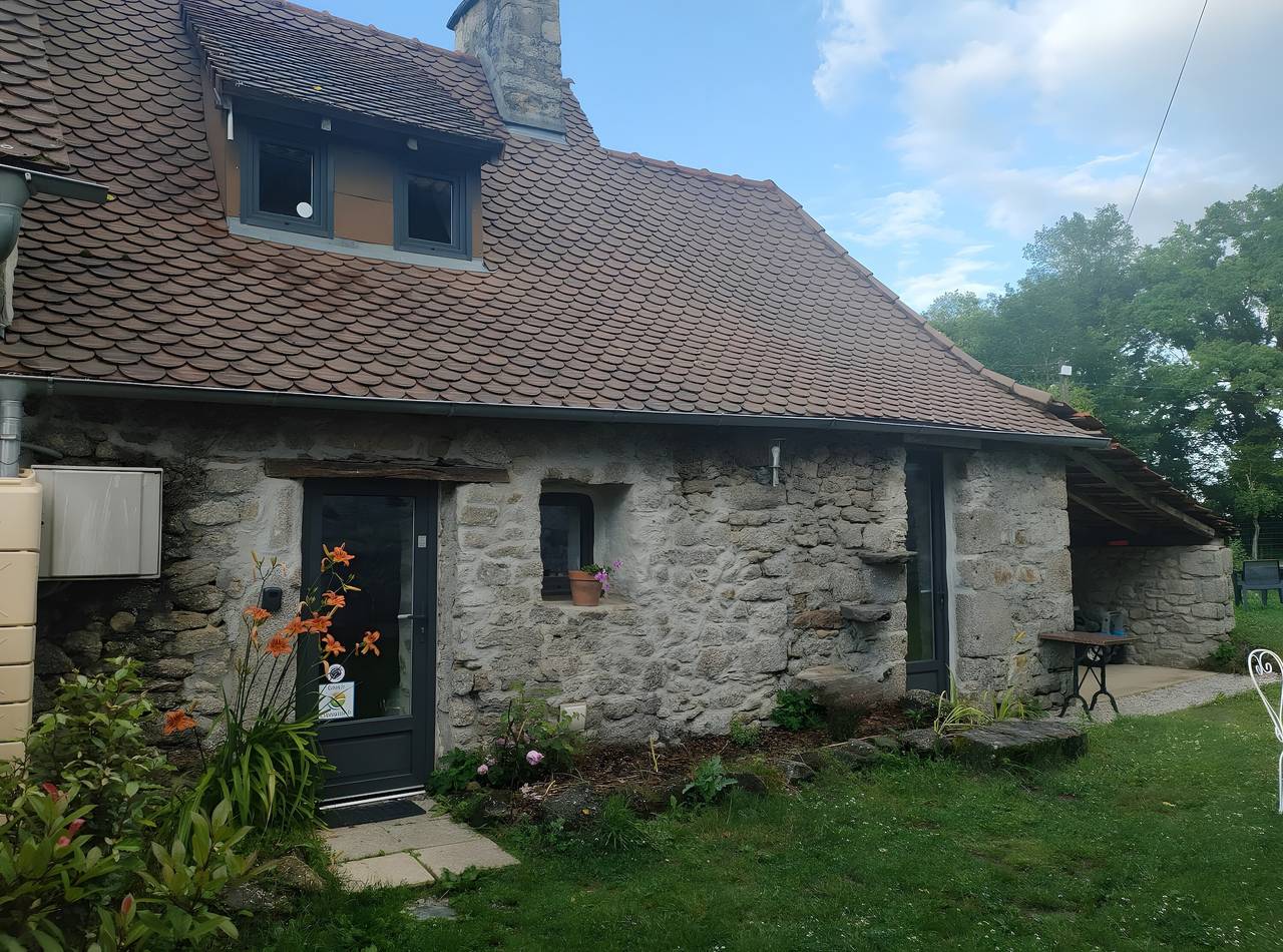 Maison de vacances « La Maisonnette De Raphaël » avec jardin privé et Wi-Fi in Saint-Mamet-la-Salvetat, Région d'Aurillac