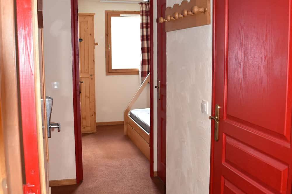 Appartement entier, Apartment Residence 4 stars Les Alpages, 2 rooms, 5 people in Lanslebourg-Mont-Cenis, Région de Saint-Jean-de-Maurienne