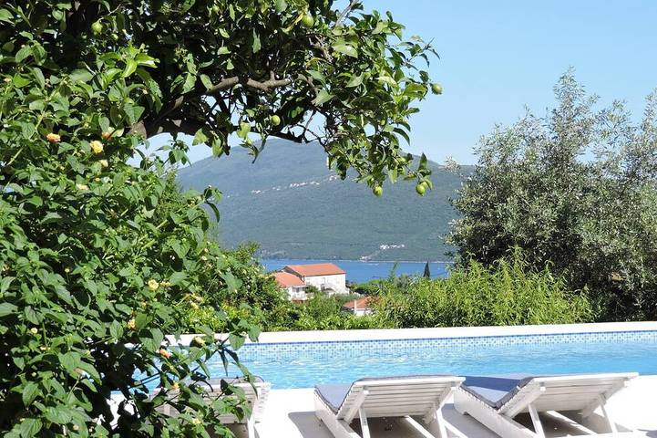 Ferienwohnung für 2 Personen, mit Balkon in Montenegro