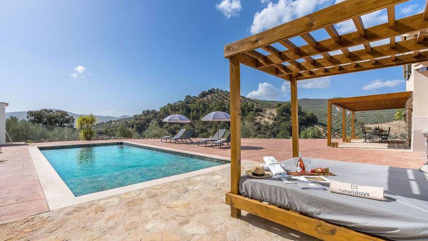 Ferienhaus für 10 Personen, mit Balkon/Terrasse und Pool
