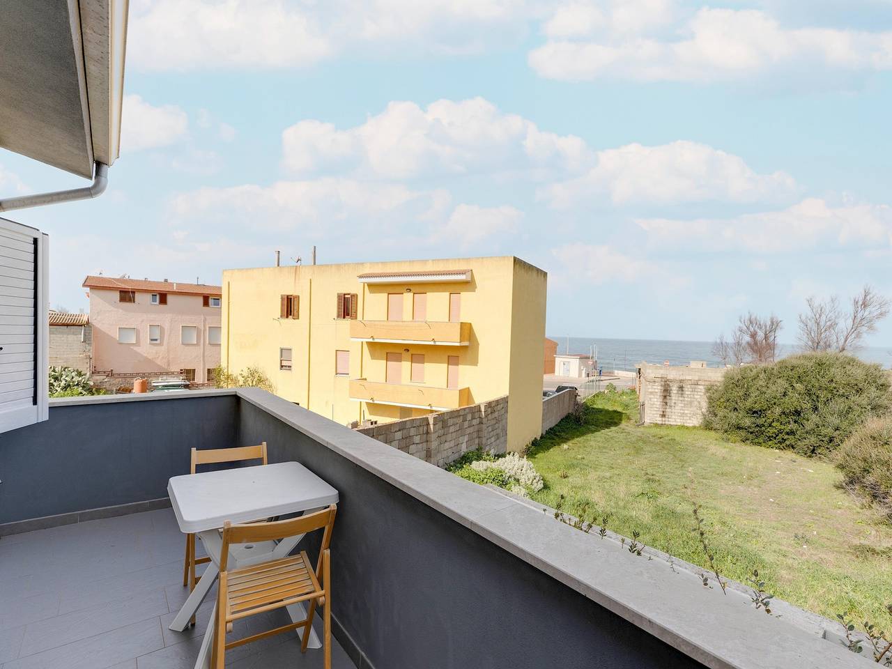 Ganze Wohnung, Mit privater Terrasse, 50m vom Meer in Lu Bagnu, Castelsardo
