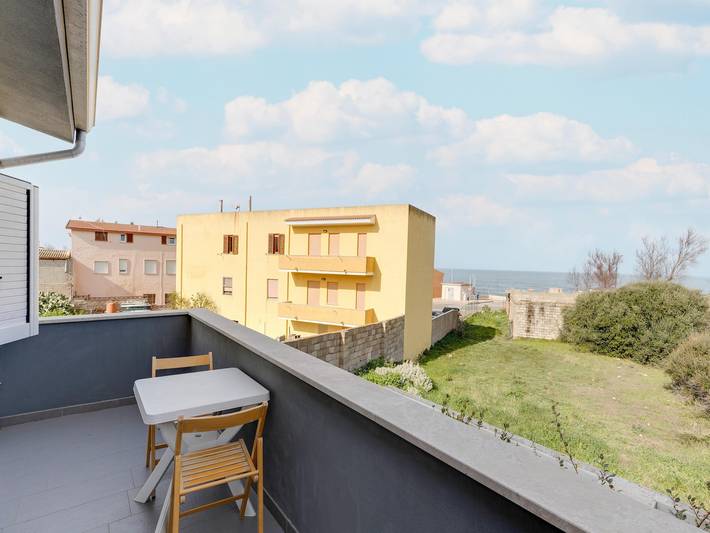 Appartamento per 8 persone, con Terrazza e Giardino a Lu Bagnu