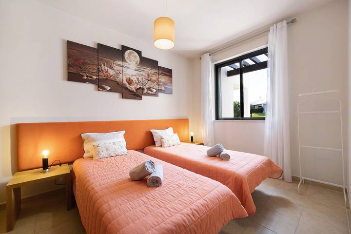 Ferienwohnung für 6 Personen, mit Balkon und Garten sowie Kinderpool
