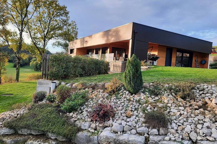 Gîte pour 8 personnes, avec jacuzzi à Entre-deux-Monts