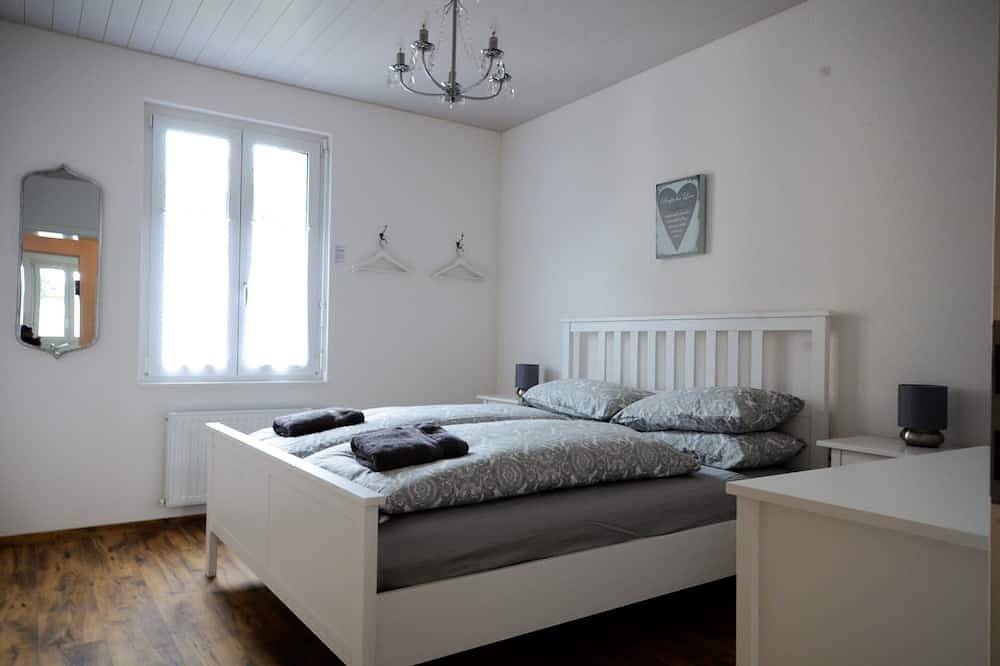Apartamento entero, Elegante apartamento nuevo ubicado a 3 minutos a pie de la estación Interlaken West. in Interlaken, Lago de Thun