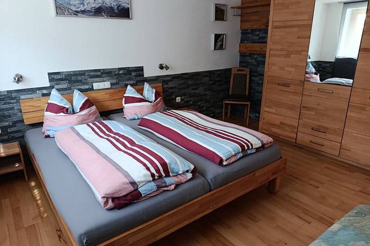 Ganze Wohnung, Gästehaus Michael in Navis am Brenner - Tal der Liebe in Tuxer Alpen, Navis
