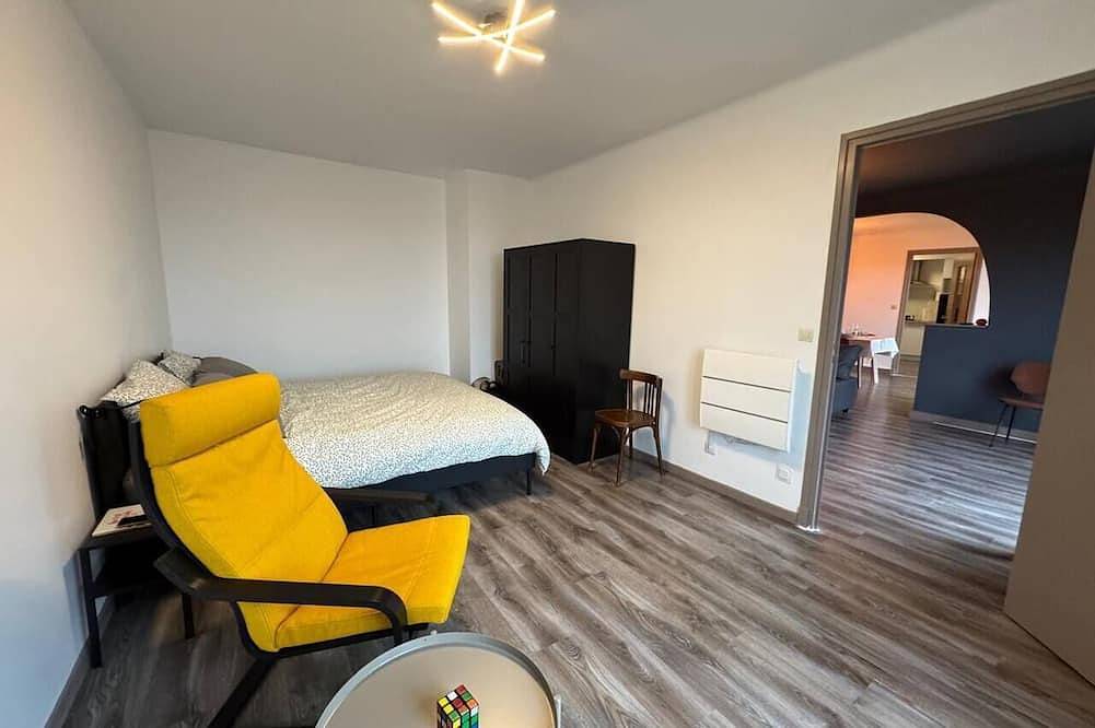Apartamento entero, 3-bedroom 110m² apartment with terrace, view in Thiers, Región de Thiers