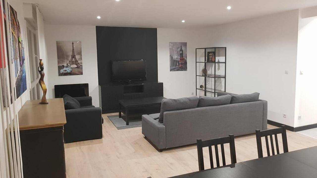 Appartement entier, Two-Bedroom Apartment in Croix (homonymie), Région de Lille