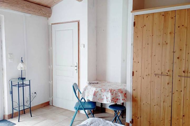 Gîte pour 4 personnes, avec piscine et jardin à La Jarrie - 4