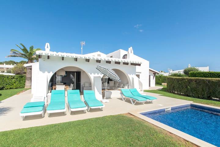 Impresionante villa Bini Andu con vistas al mar, Wi-Fi, jardín, terraza y piscina in Binibeca, Sant Lluís
