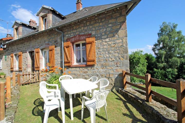 Gîte pour 6 personnes, avec jardin à Nedde - 2