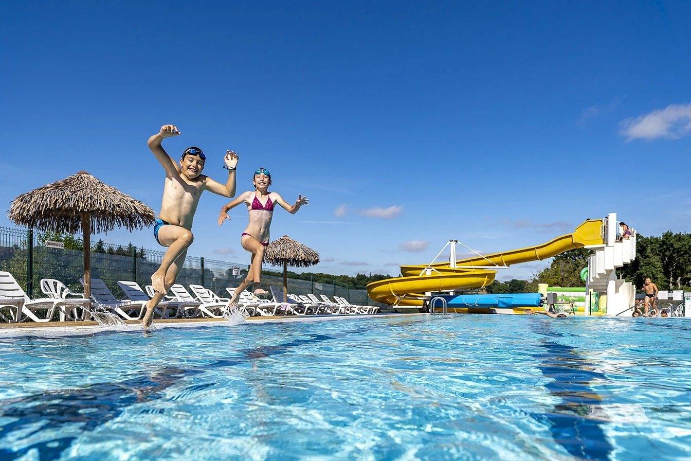 Camping 4 étoiles - Parc aquatique - ccbcafh in Jugon-les-Lacs, Región de Dinan