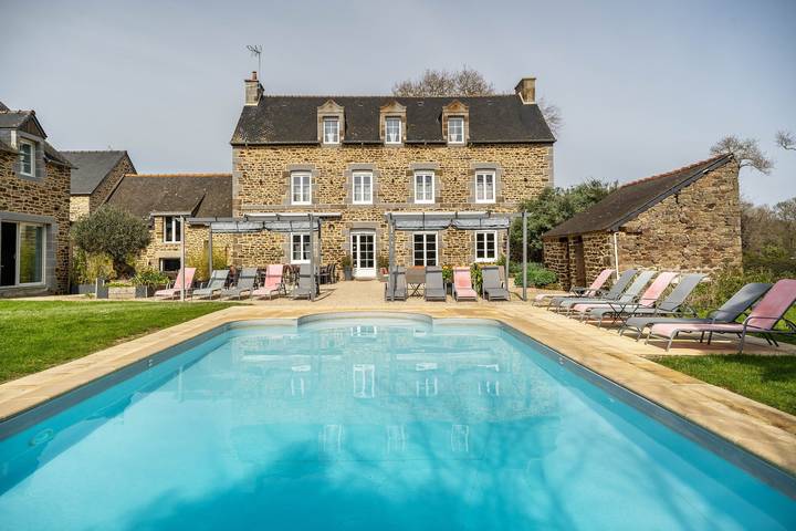Maison de vacances pour 31 personnes, avec Jacuzzi et Jardin à Pleudihen-sur-Rance