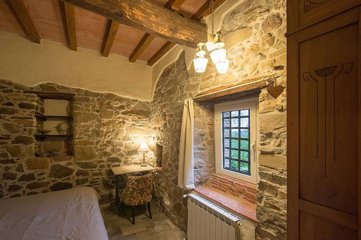 Stein Rustico mit Garten im alten toskanischen Dorf Infrarotsauna Escluiva in Villa Basilica, Lucca Provinz
