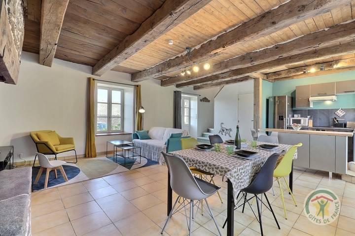 Gîte pour 4 personnes, avec Terrasse ainsi que Jardin et Vue à Rimou