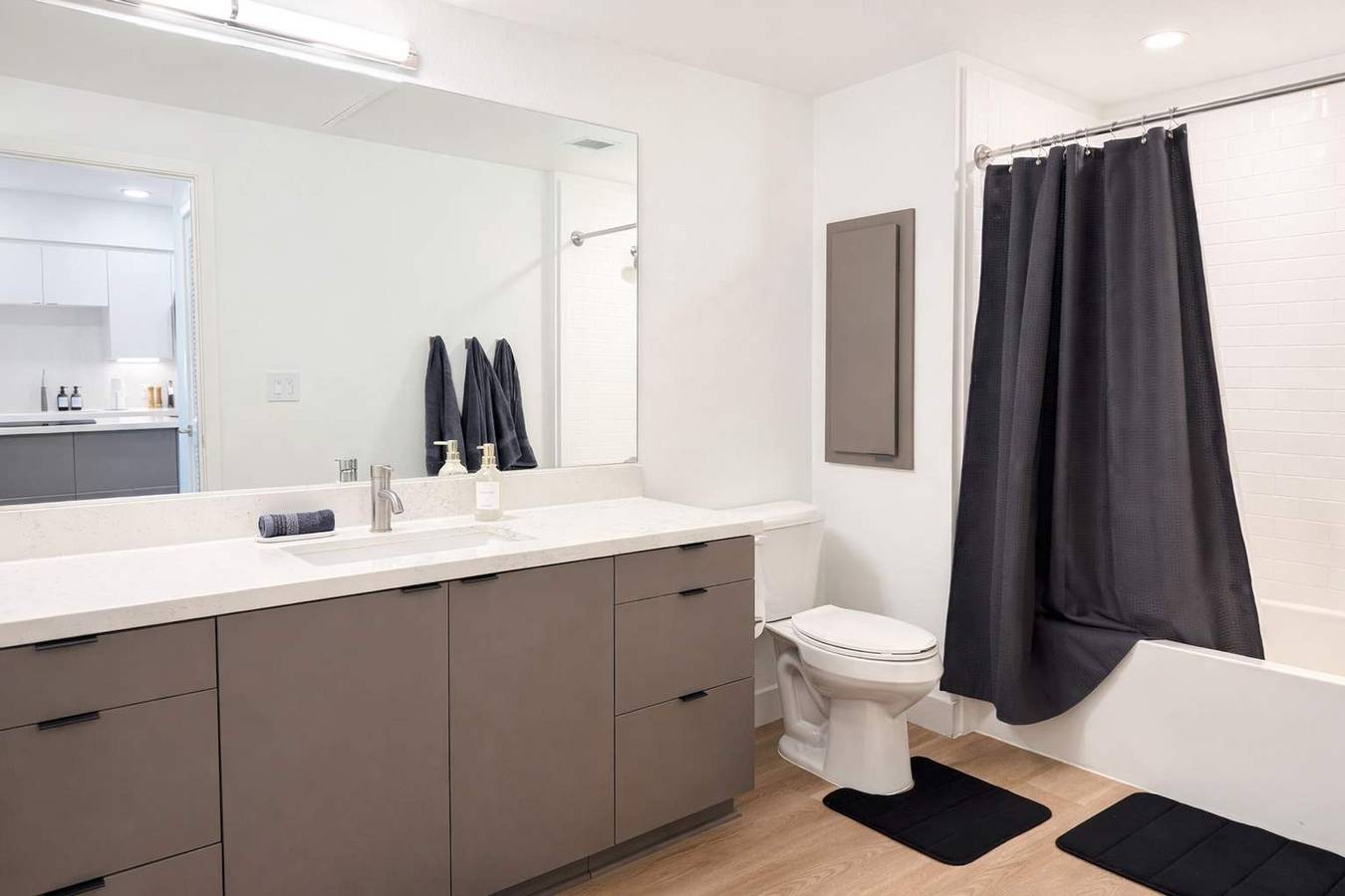 Apartamento entero, Sunny Getaway 10 Min to Disneyland with Pool   Gym in Santa Ana (california), Condado de Orange