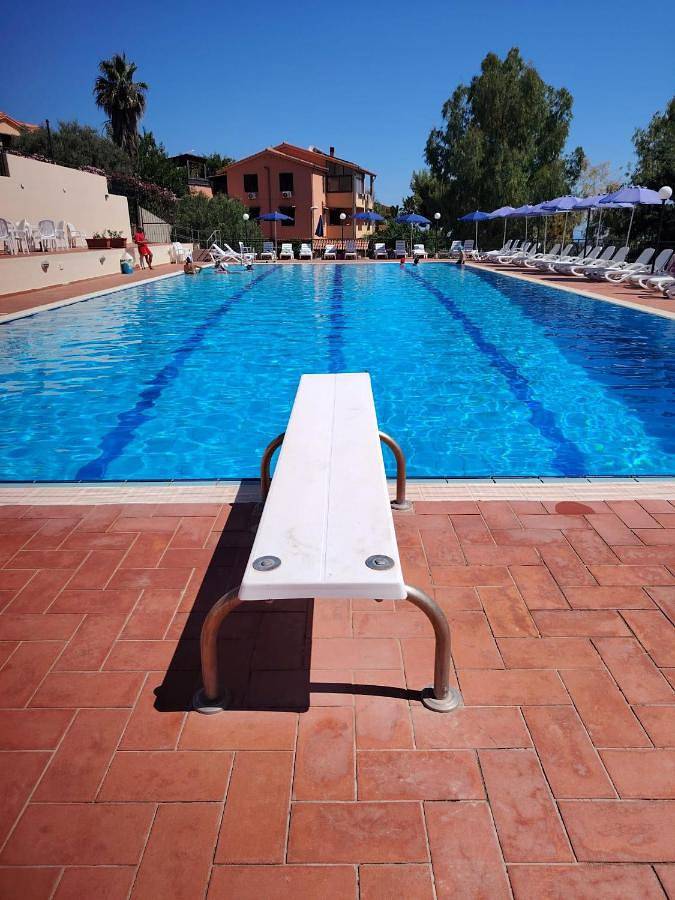 Villa per 6 persone, con panorama e giardino nonché piscina in Trabia