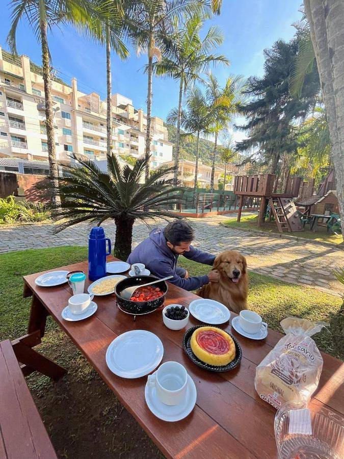 Pousadas para 3 pessoas, com jardim e piscina e ainda vista, com animais de estimação em Bombinhas