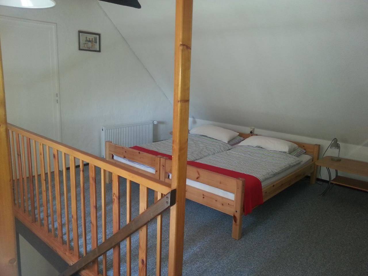 Ganze Wohnung, Große Ferienwohnung mit Garten, Grill und Terrasse in Wiefelstede, Ammerland