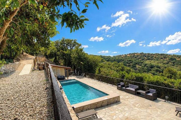 Location de vacances pour 3 personnes, avec Terrasse ainsi que Jardin et Piscine à Costa