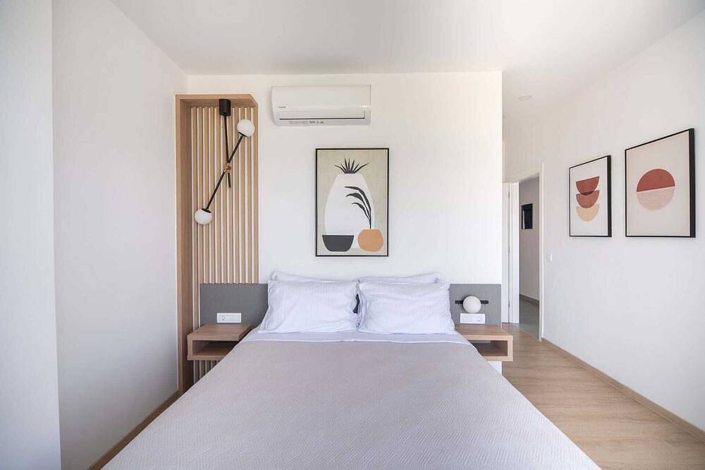 Isalos Seafront Villa, Luxury Villa in Agioi Apostoli, Chania und Umgebung
