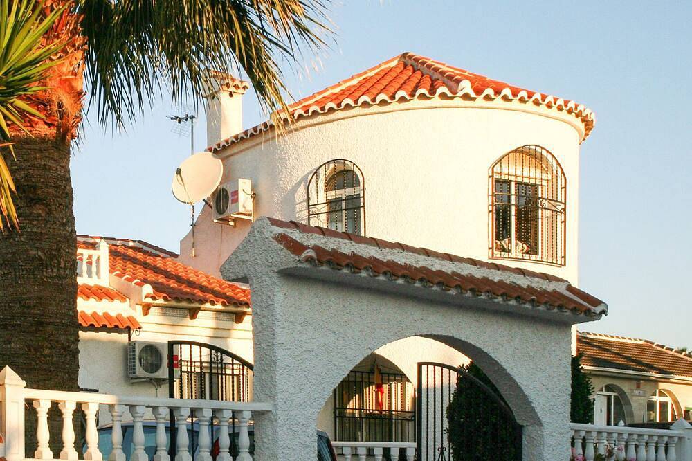 Sehr schöne Villa mit Pool und Terrassen, 500 m vom Strand entfernt (8 Personen) in Los Narejos, Los Alcázares
