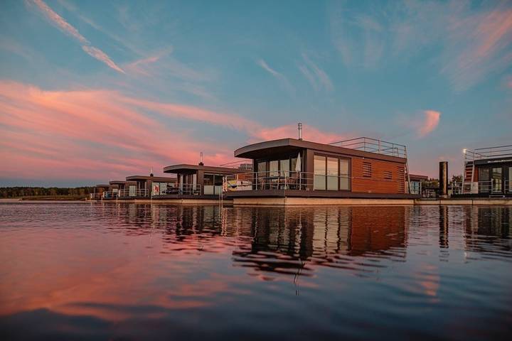 Hausboot für 6 Personen, mit Terrasse und Seeblick in der Lausitz
