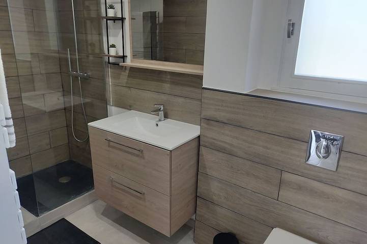 Ganze Wohnung, T2 R+1 für 2/4 Personen, privater Garten und Parkplatz! in Nîmes, Nimes und Umgebung