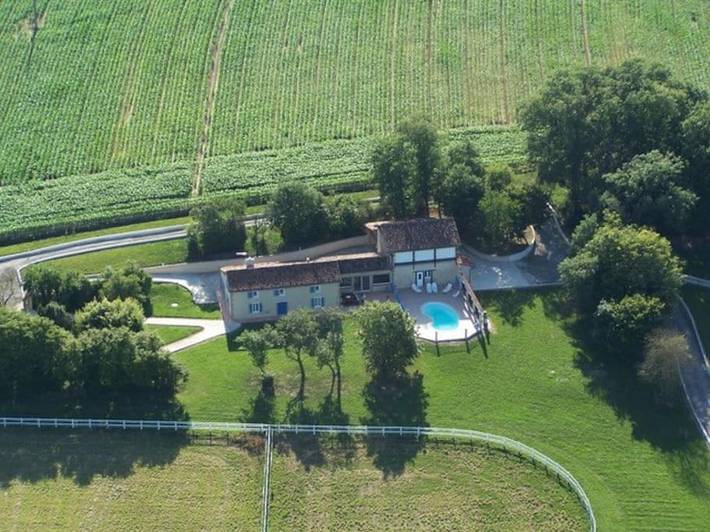 Location de vacances pour 14 personnes, avec jardin ainsi que piscine et vue dans Loubersan - 2