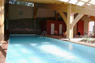 Location de vacances pour 8 personnes, avec piscine et jardin à Verrières