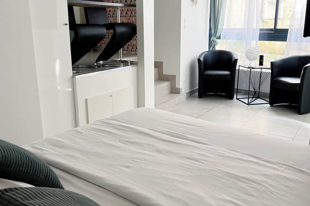 Ganze Wohnung, A cocoon of relaxation in the heart of the vineyards and the most beautiful market in Burgundy. in Chablis, Auxerre und Umgebung