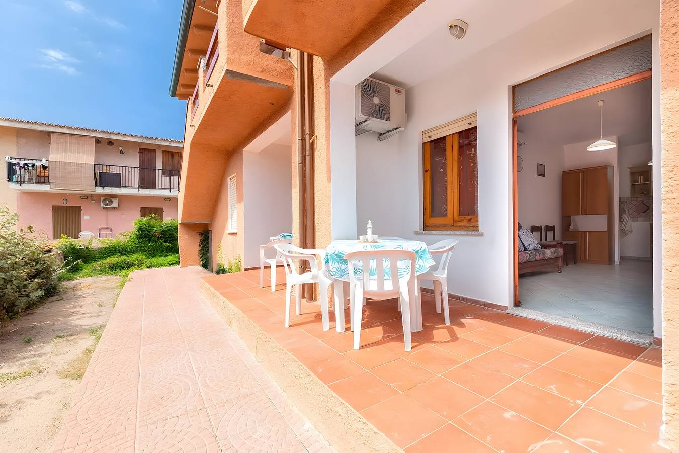 Apartamento inteiro, Apartamento 'Leoni' com terraço privado, jardim privado e ar condicionado in Isola Rossa, Trinità d'Agultu e Vignola