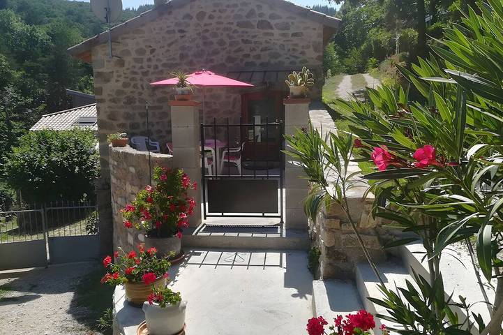 Location de vacances pour 4 personnes, avec jardin, animaux acceptés à Saint-Jean-Chambre