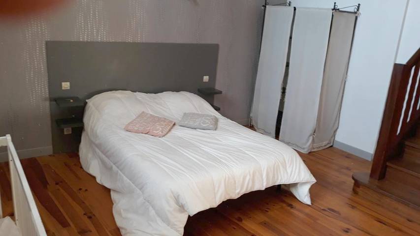 Location de vacances pour 4 personnes, avec jacuzzi et piscine à Villardonnel - 3