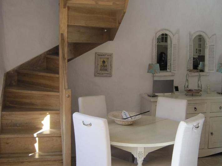 Location de vacances pour 8 personnes, avec jardin ainsi que terrasse et piscine à Buzon - 4