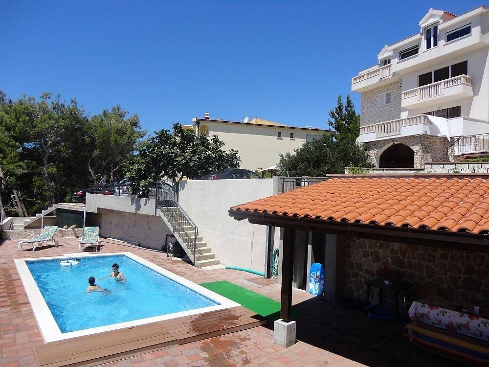 Ganze Wohnung, Studio mit Pool und Terrasse
 in Stanici, Omis-Riviera