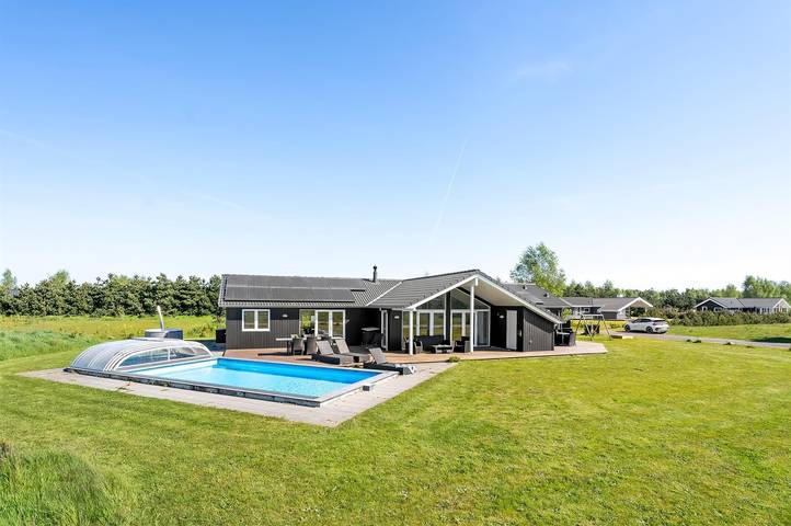 Ferienhaus für 14 Personen, mit Whirlpool und Terrasse sowie Sauna in Marielyst