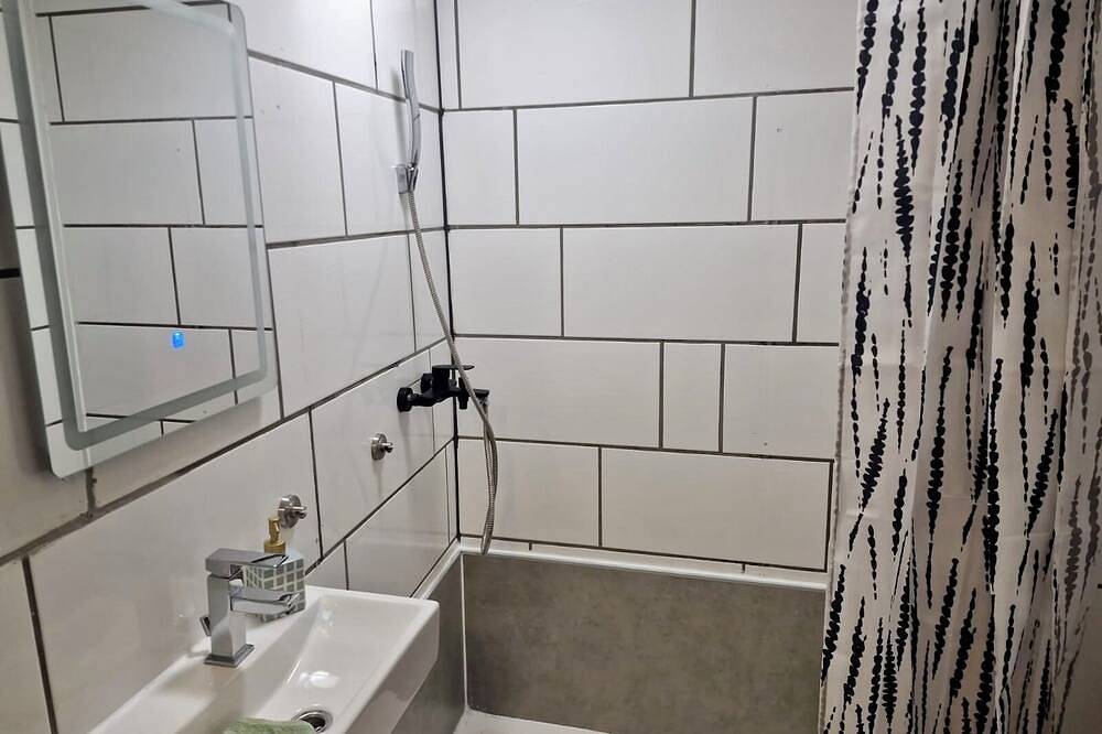 Bungalow mit privaten Whirlpool & Terrasse im Wald in Reinhardtsdorf-Schöna, Elbsandsteingebirge