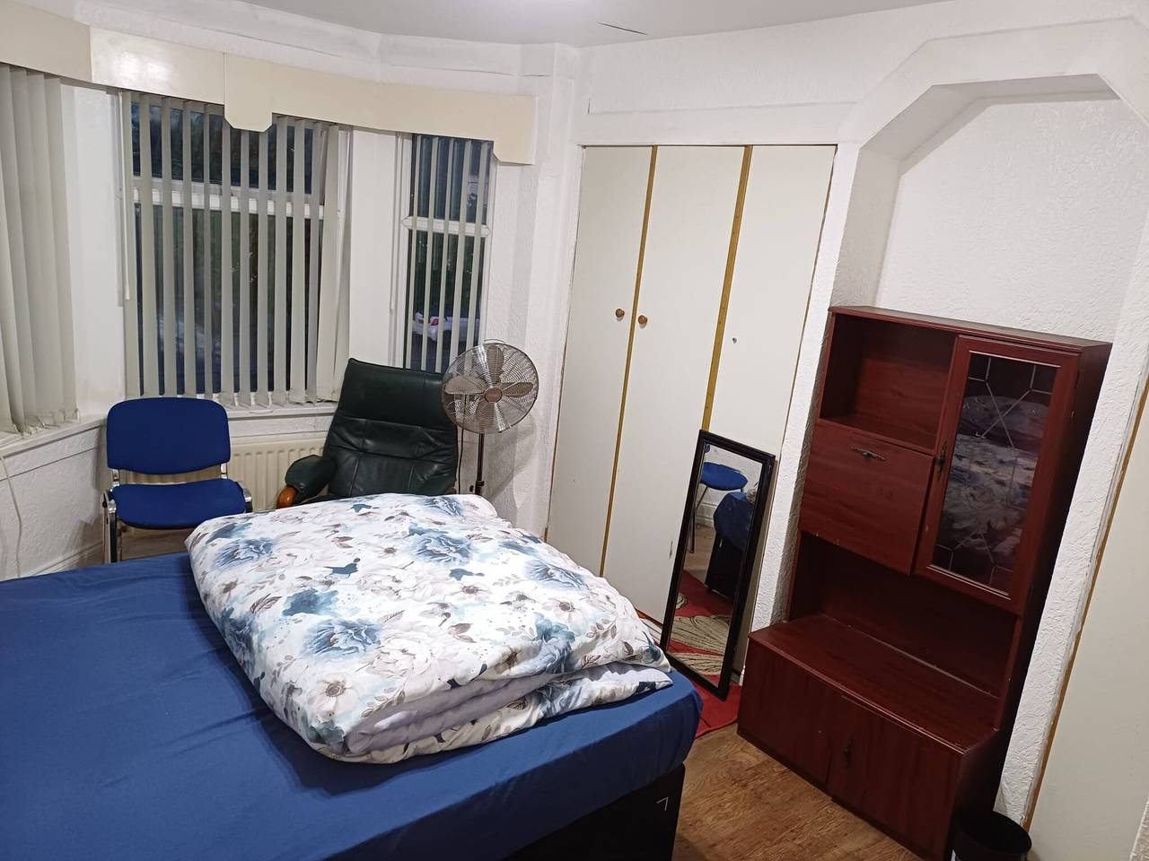 Habitación doble espaciosa cerca del Cbs Arena en Cv6 4Df para dos personas in Coventry, Birmingham y alrededores
