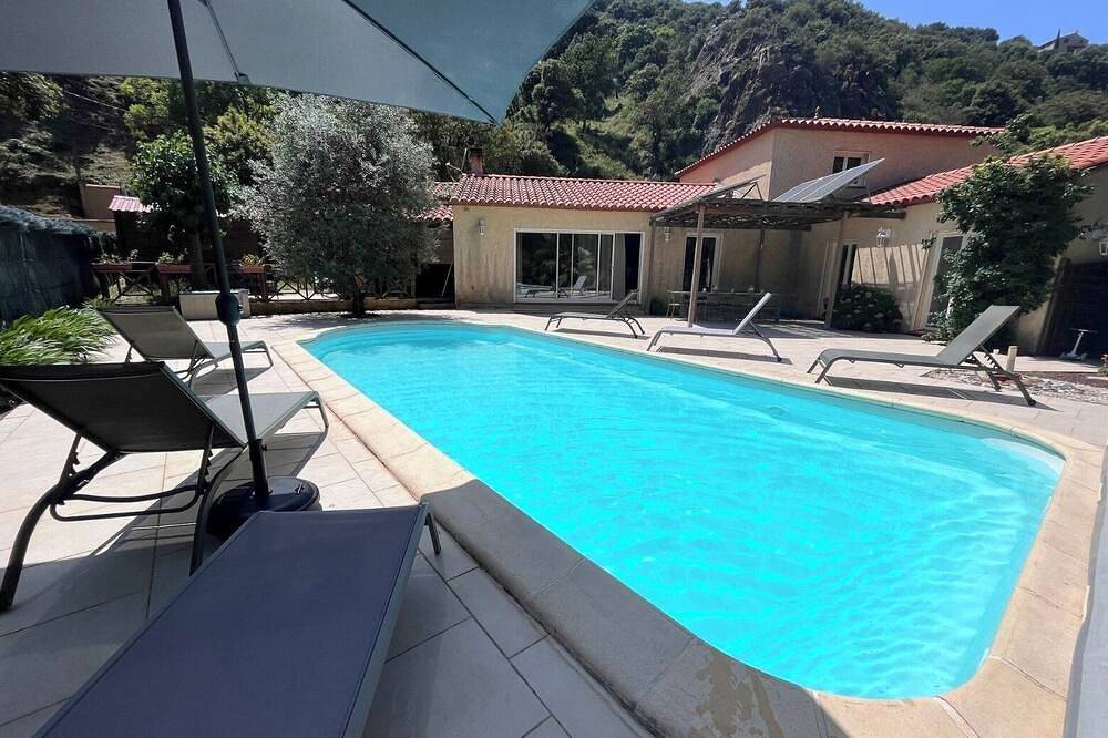 Magnifiquement calme, villa spacieuse de 4 chambres avec piscine privée in Sorède, Céret region