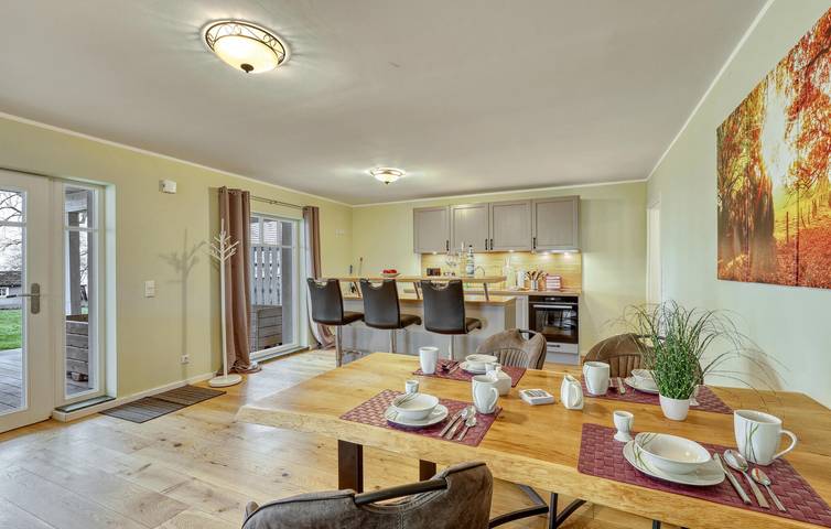 Ganze Ferienwohnung, Lakeside Retreat in Klein Upahl w/ Terrace & Parking in Klein Upahl, Naturpark Nossentiner/Schwinzer Heide