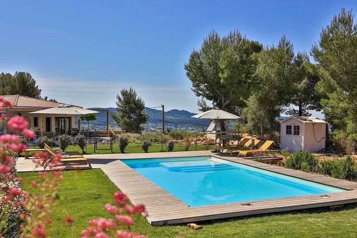 Location de vacances pour 4 personnes, avec Terrasse ainsi que Jardin et Piscine à La Cadière-d'Azur