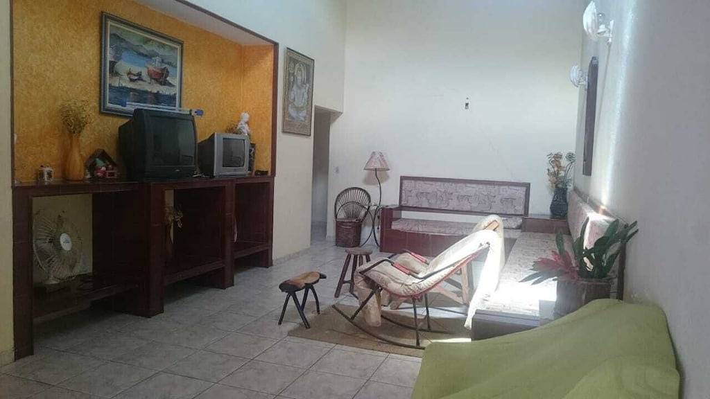 House In The Center Of Mongaguá, Quiet Street, Close To Banks, Market And Beach. in Mongaguá, Baixada Santista
