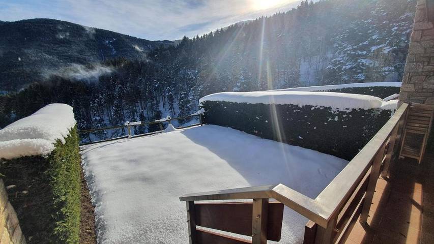 Apartamento para 4 personas, con Terraza además de Jardín y Vistas en La Molina