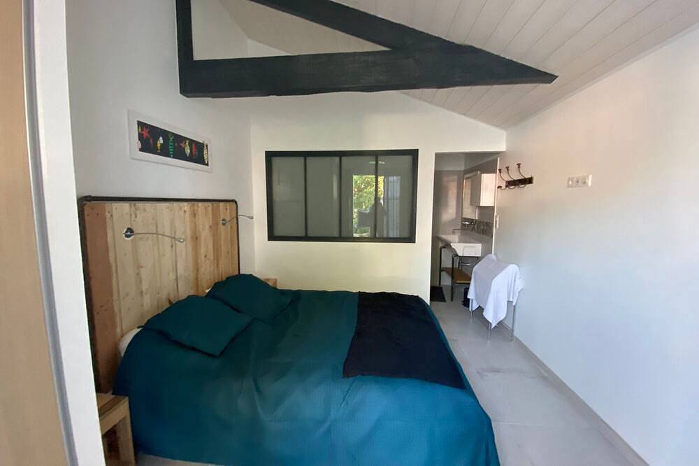 Maison Traditionnelle Rénovée, Proche Plage, Barbâtre - Terrasse, Wifi, Confort Modern in Barbâtre, Noirmoutier