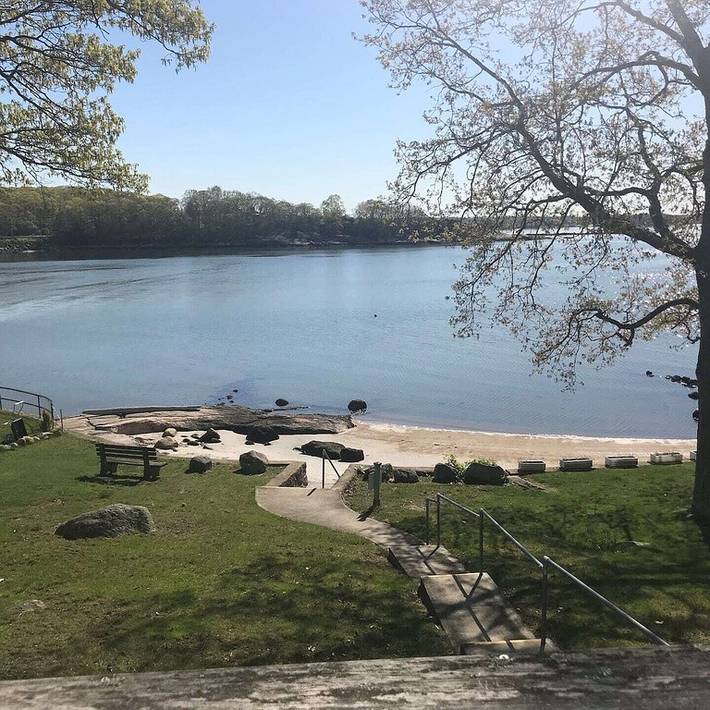 Glamping for 12 people, with yard in Connecticut