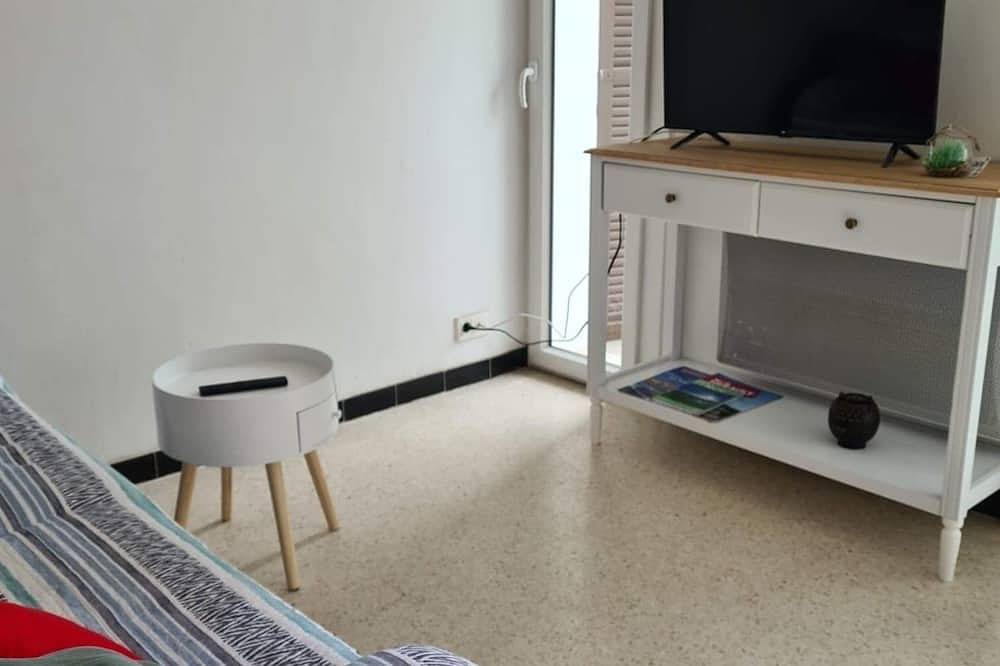 Entire apartment, Charming accommodation on the port of Mèze in Mèze, Côte d'Améthyste